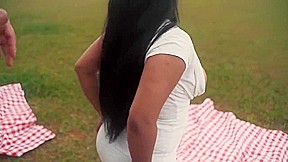 Mi Esposo Me Llevo Al Patio A Un Picnic Y Termino Comiendose Mi Gran Trasero With Sexo Duro