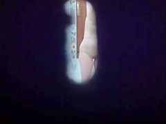 Mia mamma Anna nuda in bagno con la figa rasata