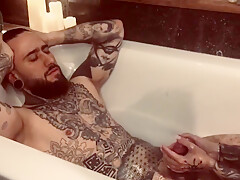 Mistress Handjob Dans Baignoire