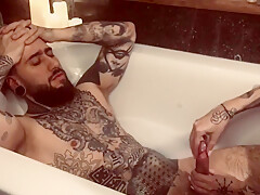 Mistress Handjob Dans Baignoire