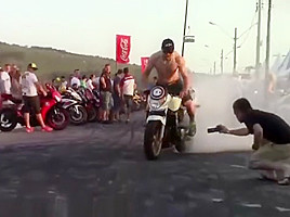Motoencuentro en Brasil : Chicas culonas en tanga