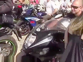 Motoencuentro en Brasil : Chicas culonas en tanga