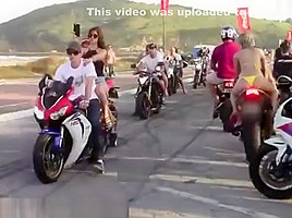Motoencuentro en Brasil : Chicas culonas en tanga