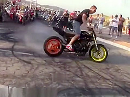Motoencuentro en Brasil : Chicas culonas en tanga