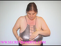 Mrs Huge Aunty Sucking Nipples - SecretHandful