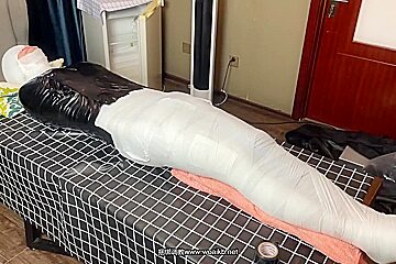 Mummy And Vacuum Bed