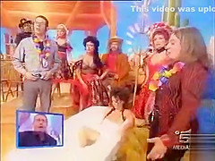 Naked lady in a bathtub on Spanish TV
