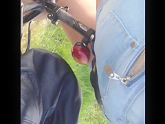 Nice ass in Jeans biking Fahrradtour String