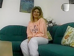 Old lady masturbates 