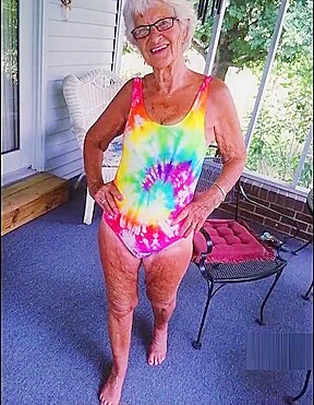 OmaFotzE Granny Outdoor Pictures Collection
