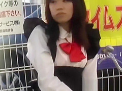 Oriental satisfies fetish with teenage thighs