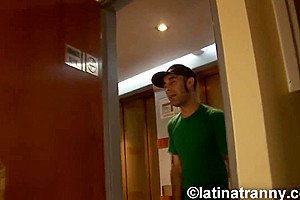 Pablo loves the cock of the tranny slut Azul