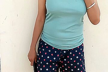 Padosan Bhabhi Priya Fucked On Rooftop While Fixing Dish Tv