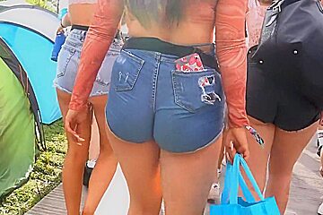 Perfect Big Bubble Ass Tight Jean Shorts
