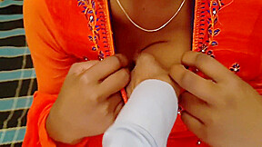 Phuli Chut Mausi Ki Chut Men Aungli Kiya Aur Boobs Dabaya With Huge Boobs