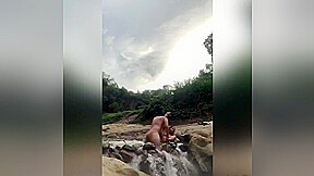 Pijaos Culiando En Una Cascada