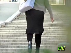 Plump Japanese MILF recorded with no panties during sharking