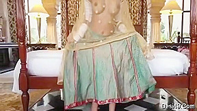 Poonam Pandey - Exclusive Showing Her Boobs While Dancing
