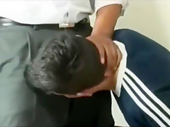 Porno argentino- Papi descubre el consolador de su nene