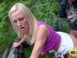 Public amateur mature 3way fucked outdoor on sex date