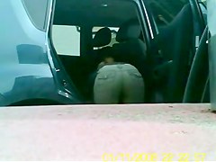 RICA NALGA LAVANDO COCHE