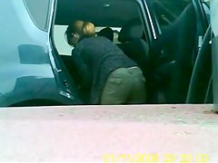 RICA NALGA LAVANDO COCHE