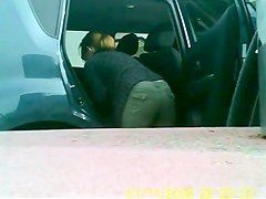 RICA NALGA LAVANDO COCHE