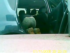 RICA NALGA LAVANDO COCHE
