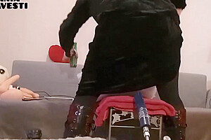 Rania Travestite Smashes Her Ass With Her Sex Machine Her Anus This Dilates Anal Creampie