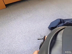Real Estate Agent Cheats On Her Boyfriend Gets Anal Fucked During Visit By Fake Clients !!!