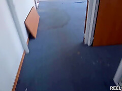 Real Estate Agent Cheats On Her Boyfriend Gets Anal Fucked During Visit By Fake Clients !!!