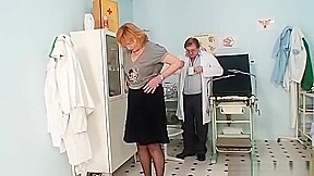 Redhead dirty pussy stretching in gyn clinic