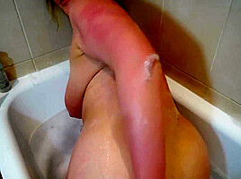 Reluctant Step mom Shares Her Bath - Sasha Curves