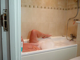 Reluctant Step mom Shares Her Bath - Sasha Curves