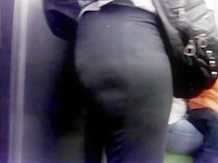 Ricas Nalgas En El Metro