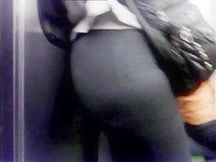 Ricas Nalgas En El Metro