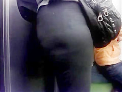 Ricas Nalgas En El Metro