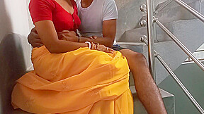 Roshani Bhabhi Ko Sidiyo Par Choda Khade Khade Jab Unka Bhaiya Se Jagda Hua