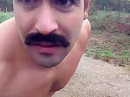 Ruspante E Muscoloso Macho Portoghese Make A Decision Di Dare Il Suo Spettacolo Nel Bel Mezzo Di Un