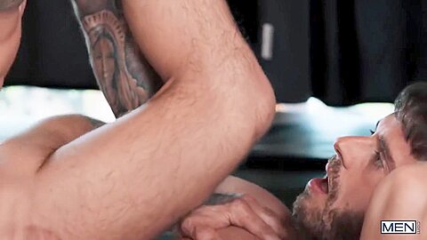 S Sex Club Adventure Papi Kocic, Manuel Reyes