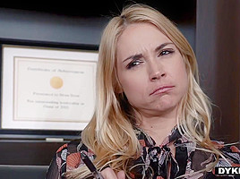 Sarah Vandella - Hot Therapy Session For This Horny Dyke
