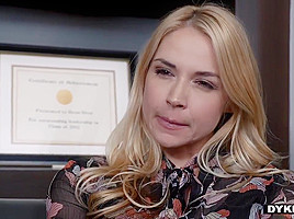 Sarah Vandella - Hot Therapy Session For This Horny Dyke