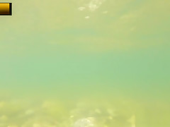 Scopata in spiaggia al Ticino con nudisti che guardano