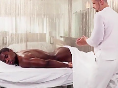 Sexo interracial gay gostoso
