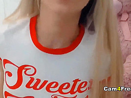 Sexy Blonde Chick Masturbates on Cam