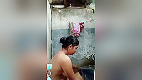 Sexy Desi Bhabhi Record Her Bathing Video For Lover