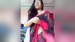Sexy Desi Bhabhi Showing Her Big Boobs 12