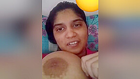 Sexy Desi Girl Shows Her Big Boobs