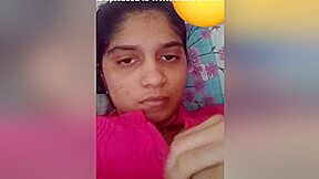 Sexy Desi Girl Shows Her Big Boobs