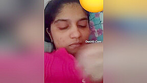 Sexy Desi Girl Shows Her Big Boobs
